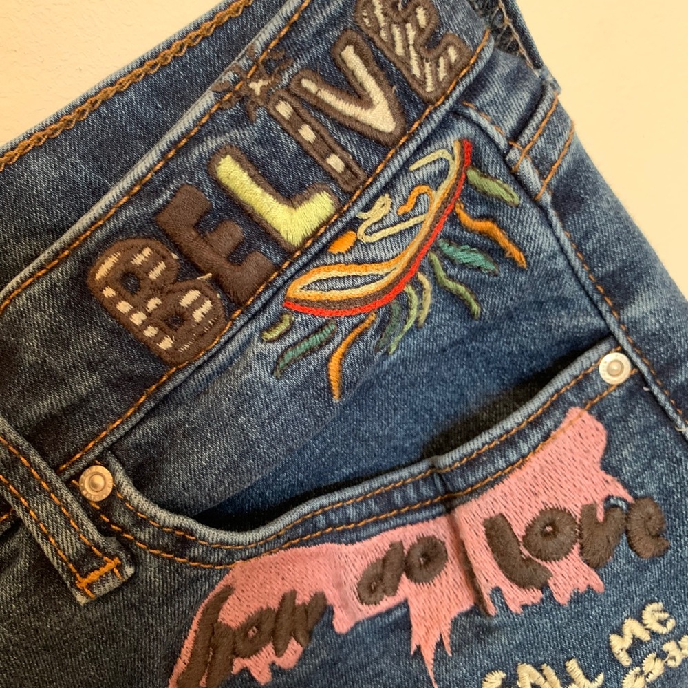 Topshop MOTO Scribble Embroidered Jamie Jeans